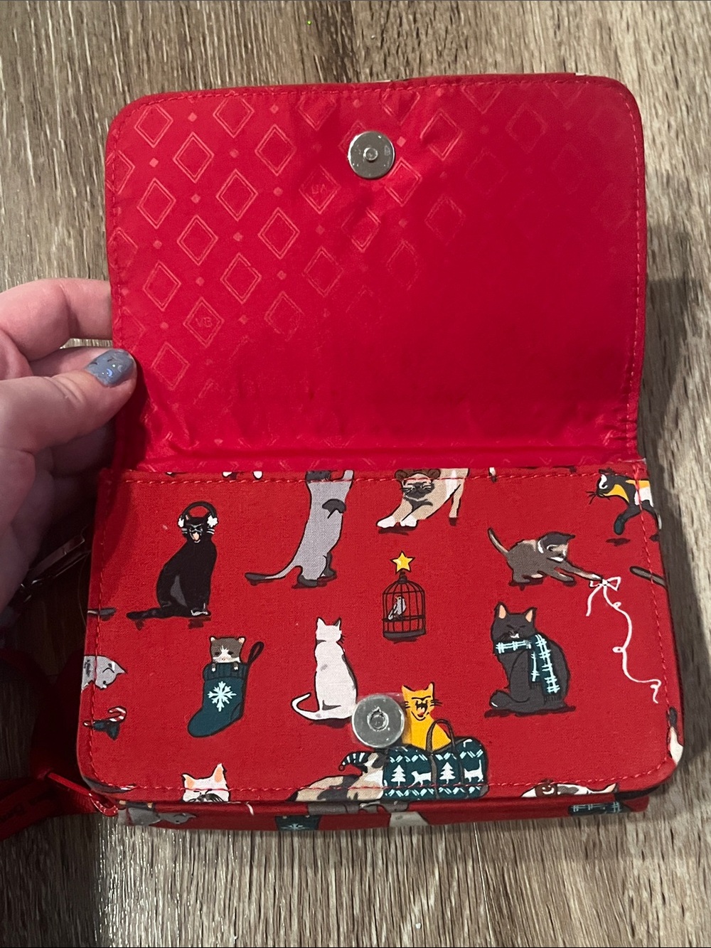 Vera Bradley Red Quilted “Holiday Cat”Pattern Wristlet Wallet - Picture 4 of 15
